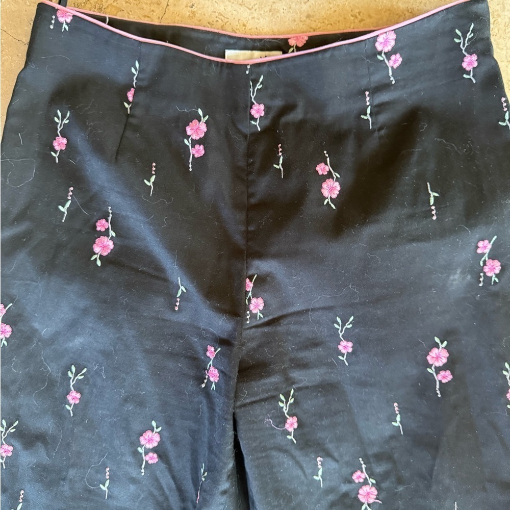 Island Republic, ladies, size 6, cotton pants, exc condition, black/ pink roses - Picture 6 of 14